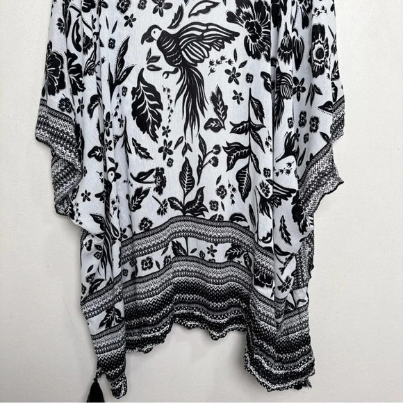 Vince Camuto Womens OS Kimono Shrug Tassel Topper Shawl Wrap Black White - Picture 13 of 14